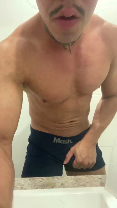 Malhadosuado698 live cam on Cam4
