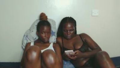 Malia_latifa live cam on Cam4