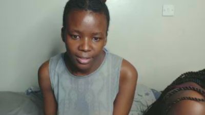 Malia_latifa live cam on Cam4