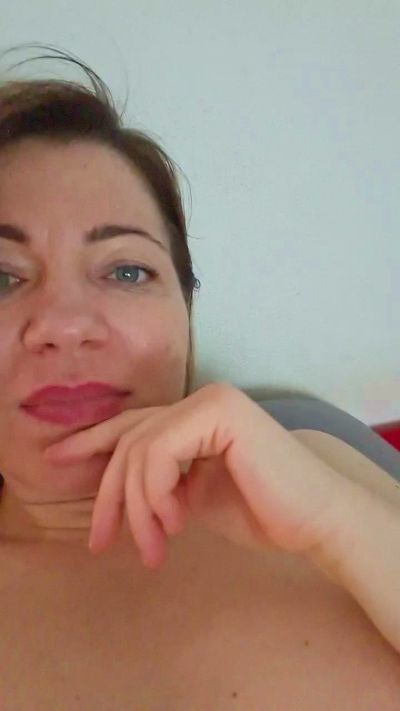 Malika025 live cam on Cam4