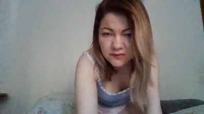 Malika025 live cam on Cam4