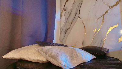 Mallory live cam on Cam4