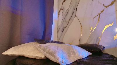 Mallory live cam on Cam4