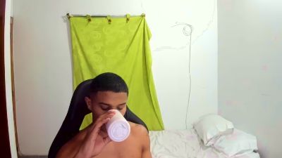 Malone3lg live cam on Cam4