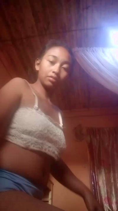 Mampionona94 live cam on Cam4