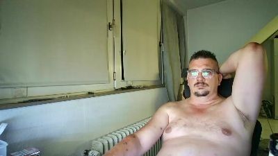 Man_Oel live cam on Cam4