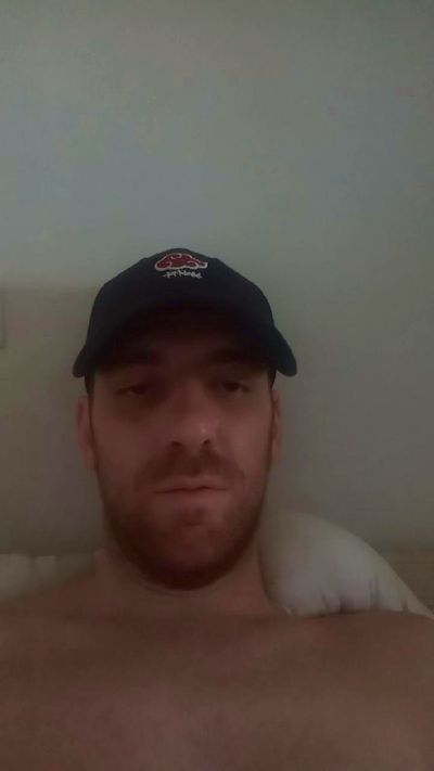 Manbly00 live cam on Cam4