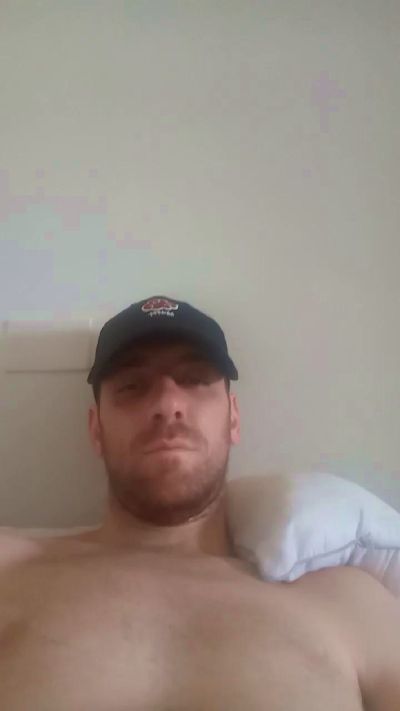 Manbly00 live cam on Cam4