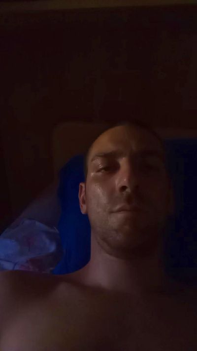 Manbly00 live cam on Cam4