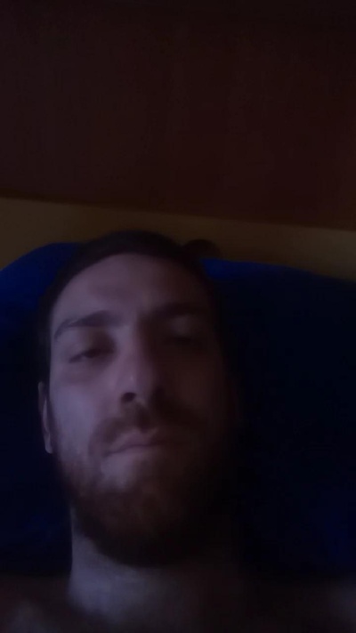 Manbly00 live cam on Cam4