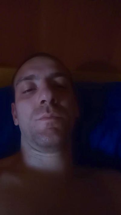 Manbly00 live cam on Cam4