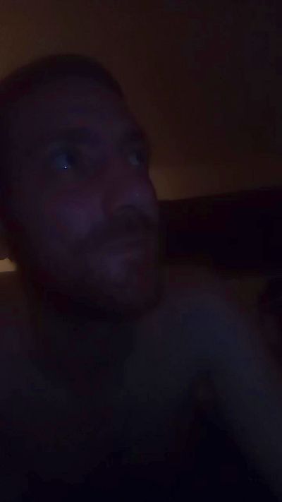 Manbly00 live cam on Cam4