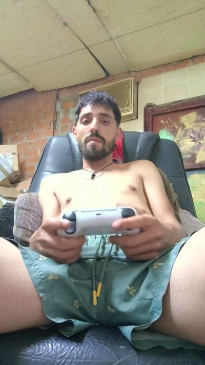 Manol072 live cam on Cam4