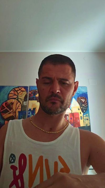 Manu1985 live cam on Cam4