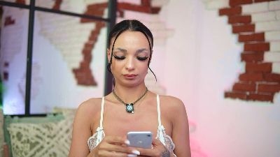 MaraJolie live cam on Cam4