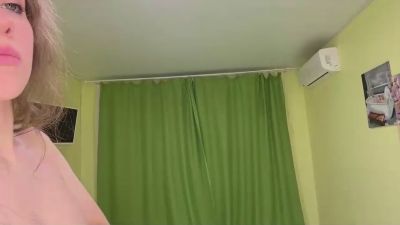 MarciaCapas live cam on Cam4