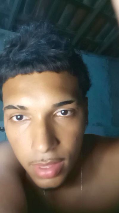 Marcos_18 live cam on Cam4