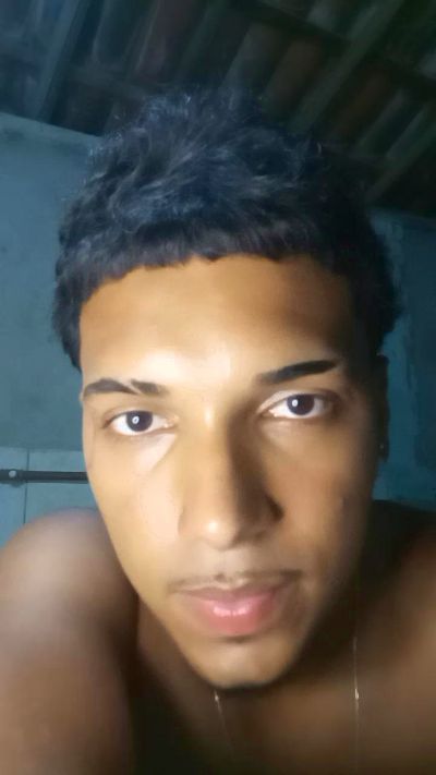 Marcos_18 live cam on Cam4