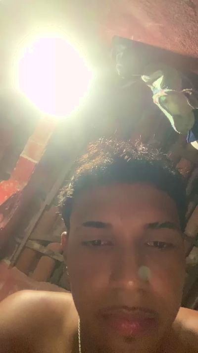 Marcos_18 live cam on Cam4
