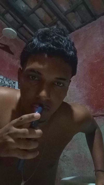 Marcos_18 live cam on Cam4