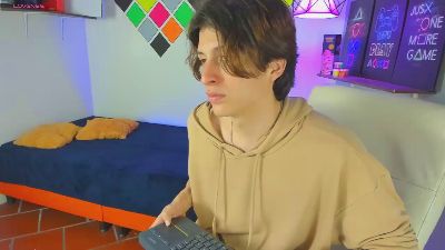 Marcoviolet live cam on Cam4