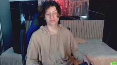 Marcoviolet live cam on Cam4