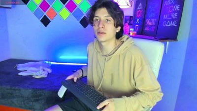 Marcoviolet live cam on Cam4