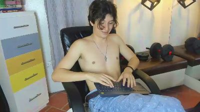 Marcoviolet live cam on Cam4