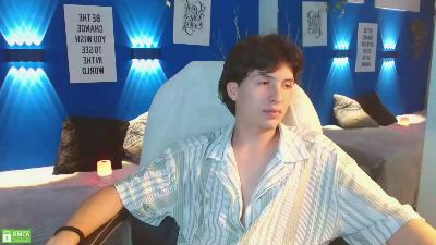 Marcoviolet live cam on Cam4