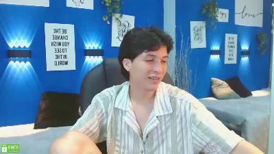 Marcoviolet live cam on Cam4