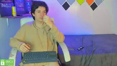 Marcoviolet live cam on Cam4