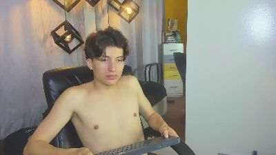Marcoviolet live cam on Cam4
