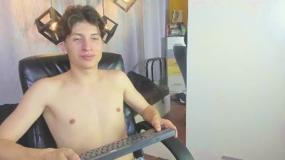 Marcoviolet live cam on Cam4