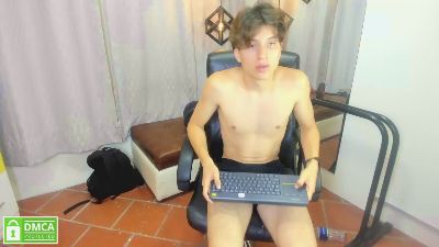 Marcoviolet live cam on Cam4