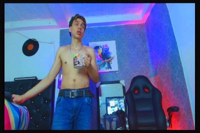 Marcus_hanks1 live cam on Cam4