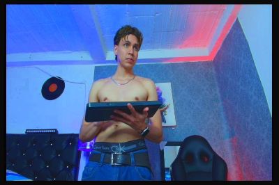 Marcus_hanks1 live cam on Cam4