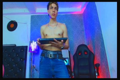 Marcus_hanks1 live cam on Cam4