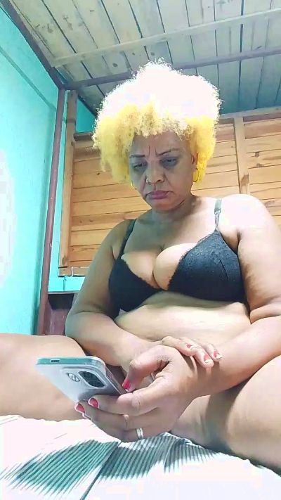 Mariane live cam on Cam4