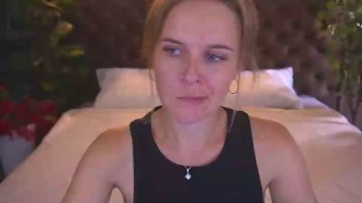 MaribelRiverr live cam on Cam4