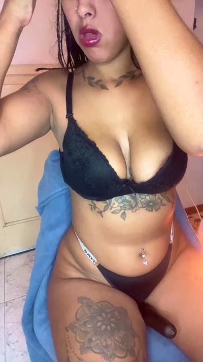 Maricba2 live cam on Cam4