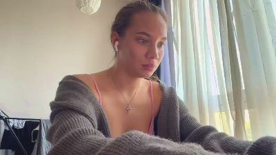 MaricelaApyuan live cam on Cam4