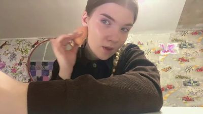 MarielManiatis live cam on Cam4