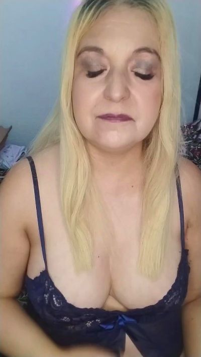MarielaRomero live cam on Cam4