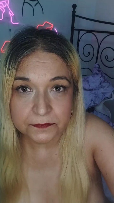 MarielaRomero live cam on Cam4