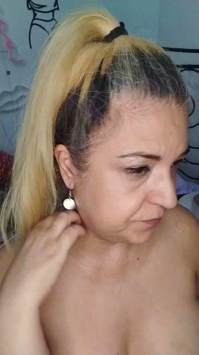 MarielaRomero live cam on Cam4