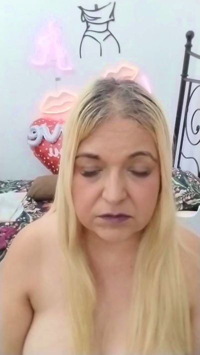 MarielaRomero live cam on Cam4