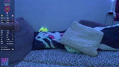 MarielleHubiak live cam on Cam4