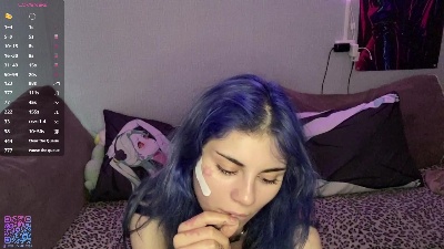 MarielleHubiak live cam on Cam4