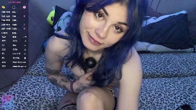 MarielleHubiak live cam on Cam4