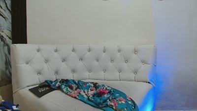 MarilynAboult live cam on Cam4